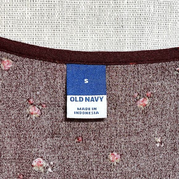 Old Navy | Burgundy Ditsy Floral Puff-Sleeve V-Neck Crepe Midi Dress | Small - Picture 10 of 11